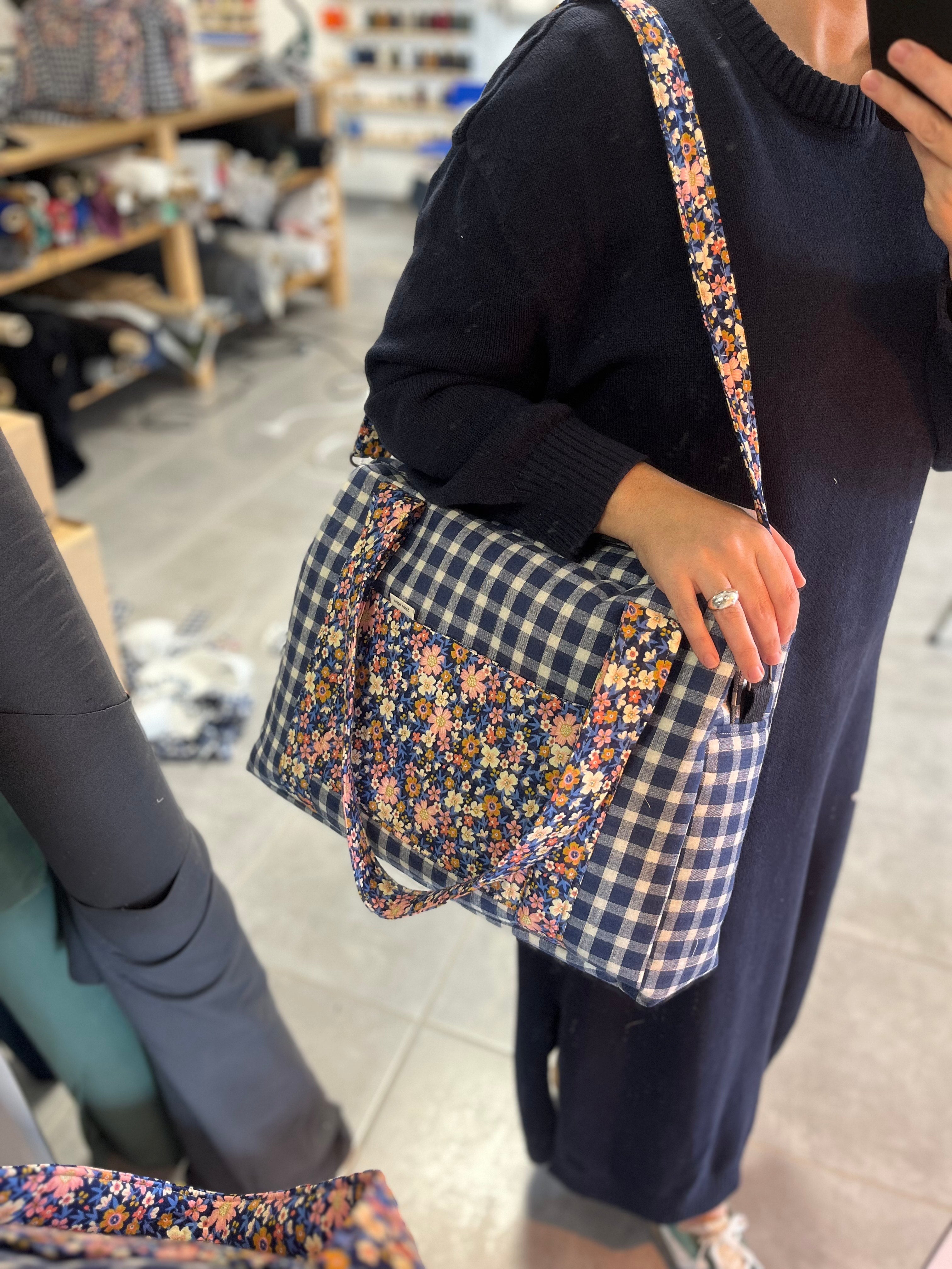 bolsa maternidad sobre hombro
